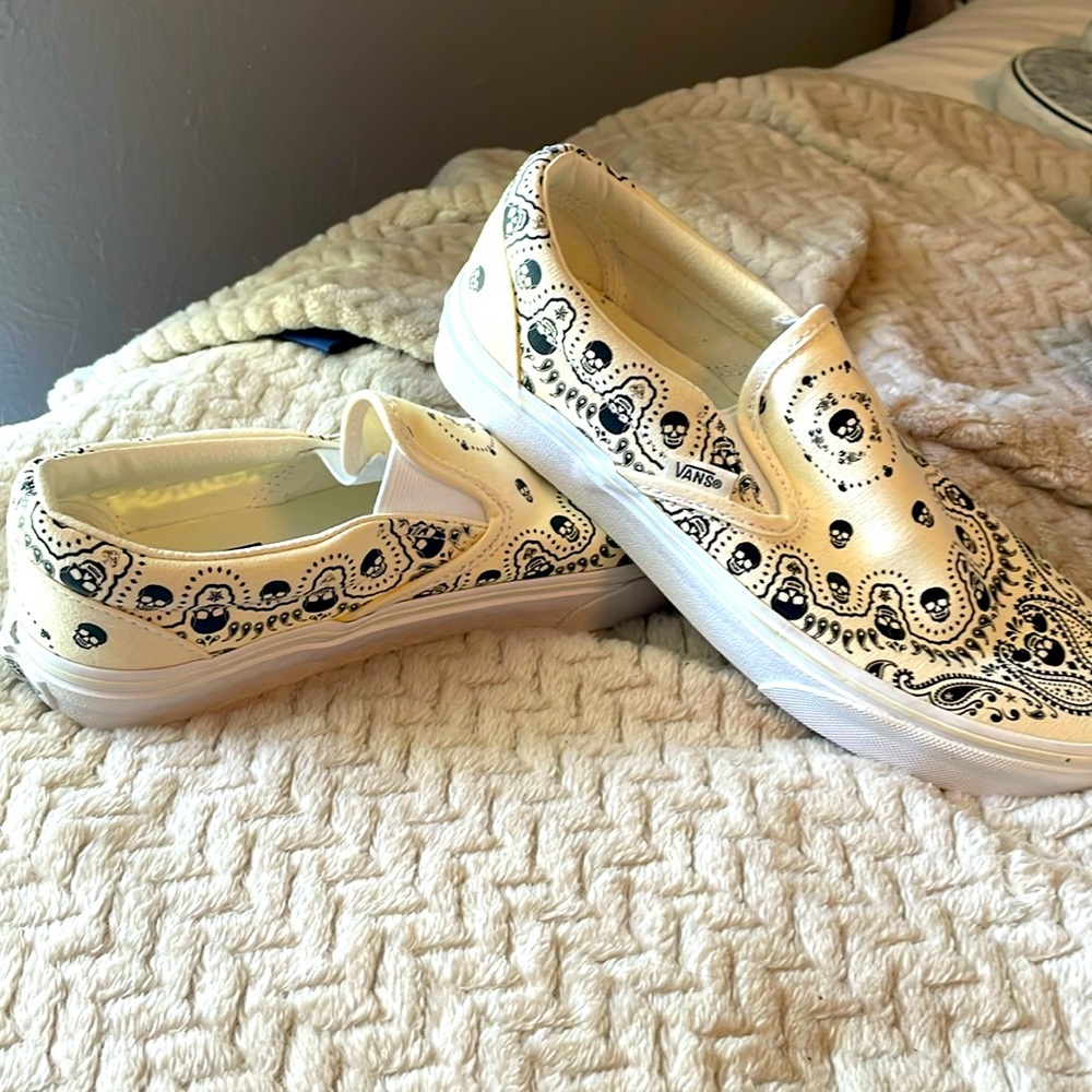 VANS SKULL SIZE 8